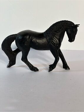 Vtg 2005 Schleich Friesian Mare Matte Black Trotting‎ Horse #13604 8" W X 5.5" T